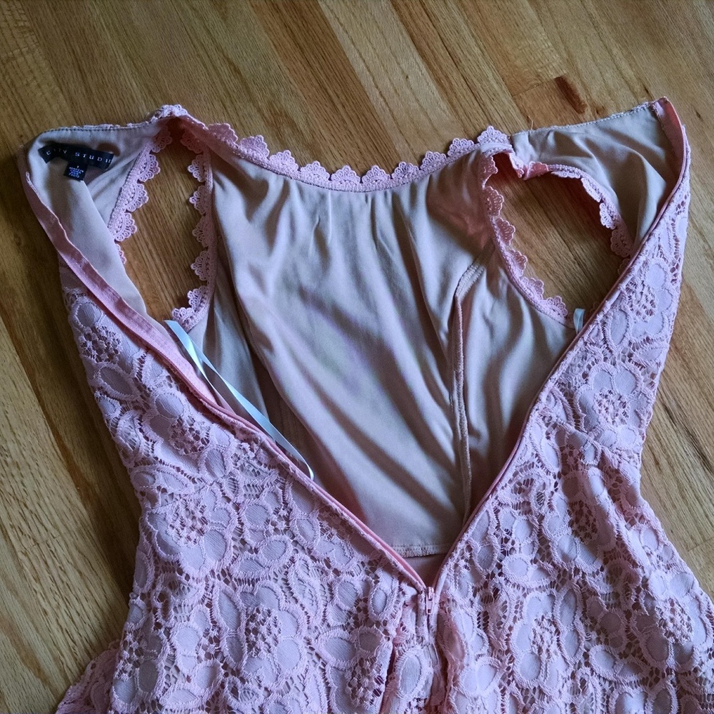 Peach lace fit and flare dress - Picture 5 of 7